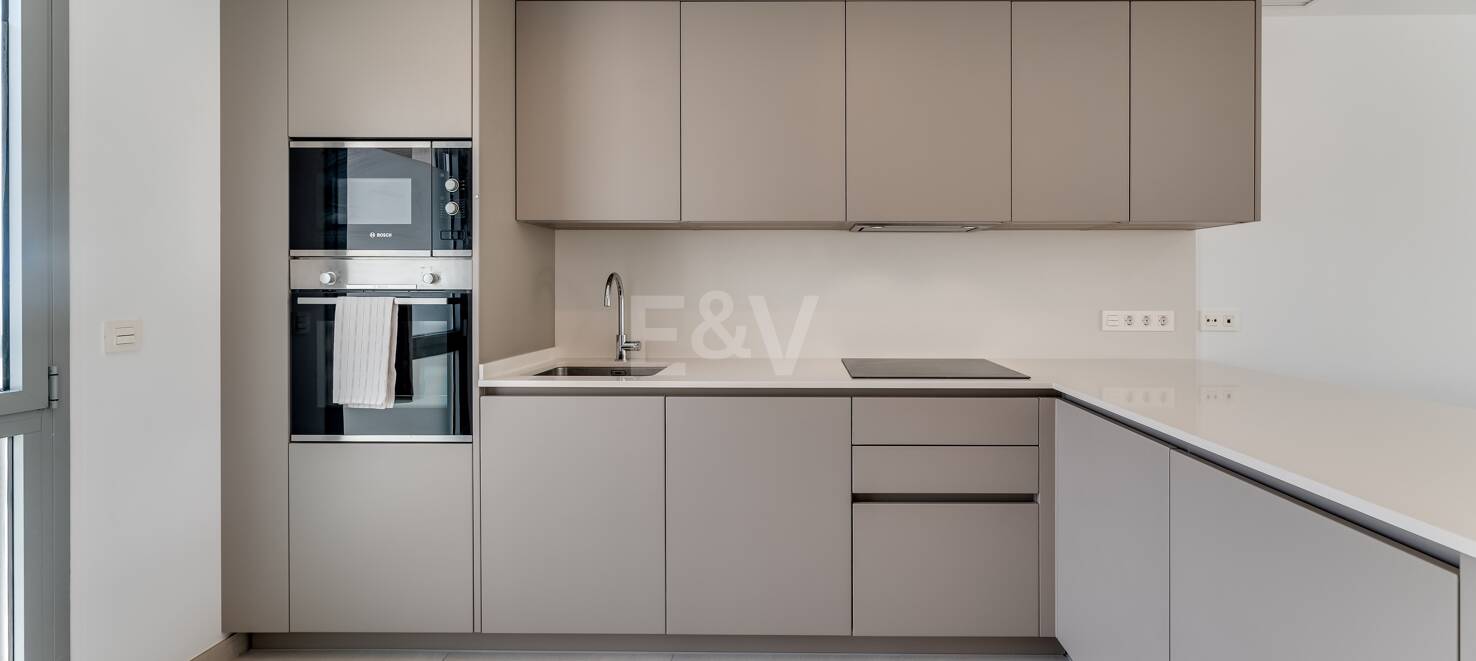 Brandneues Penthouse mit 3 Schlafzimmern in Elviria mit herrlicher Terrasse mit Blick ins Grüne