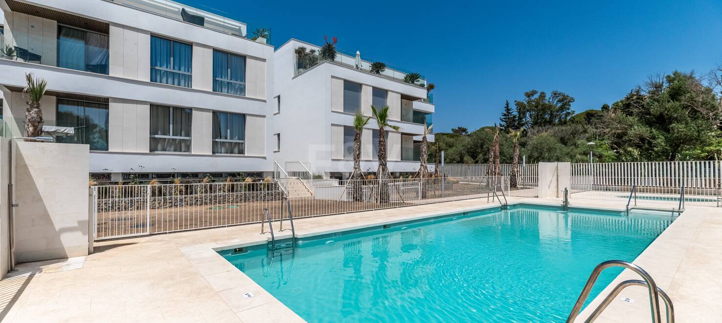 Brandneues Penthouse mit 3 Schlafzimmern in Elviria mit herrlicher Terrasse mit Blick ins Grüne