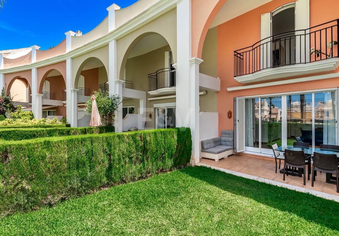 Beachfront Townhouse in Bahía de Marbella