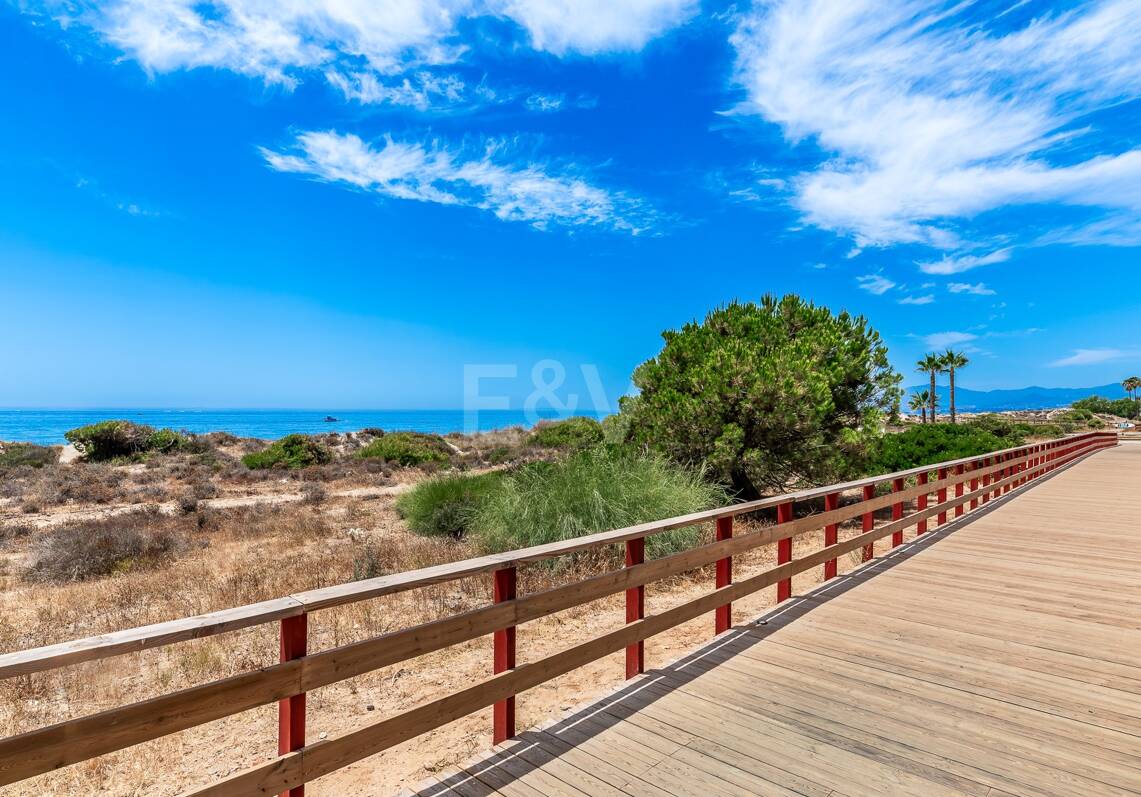Beachfront Townhouse in Bahía de Marbella
