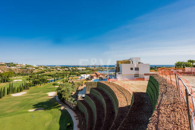 Front Line Golf Plot w Gated Community Los Flamingos Golf