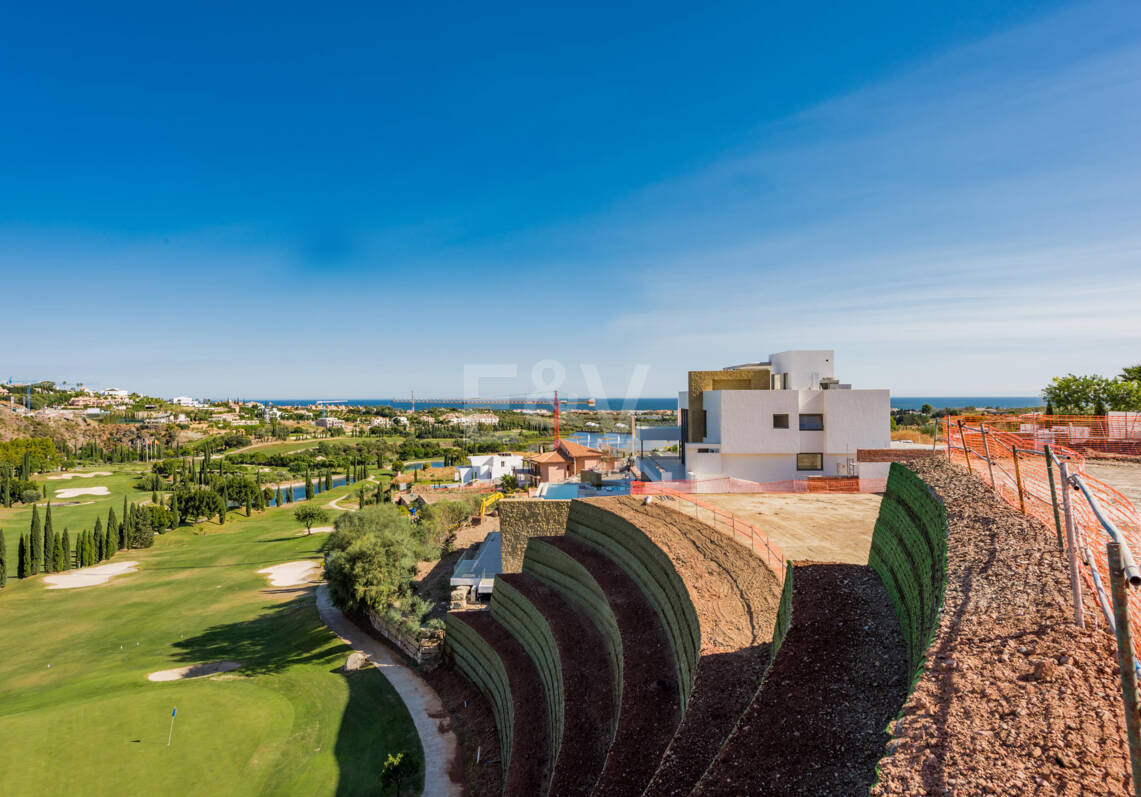 Front Line Golf Plot w Gated Community Los Flamingos Golf