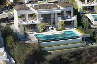 Front Line Golf Plot w Gated Community Los Flamingos Golf