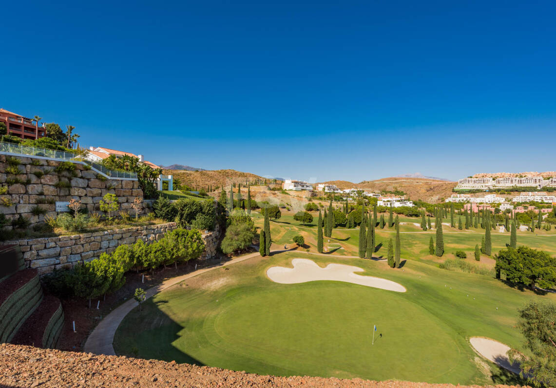 Front Line Golf Plot w Gated Community Los Flamingos Golf