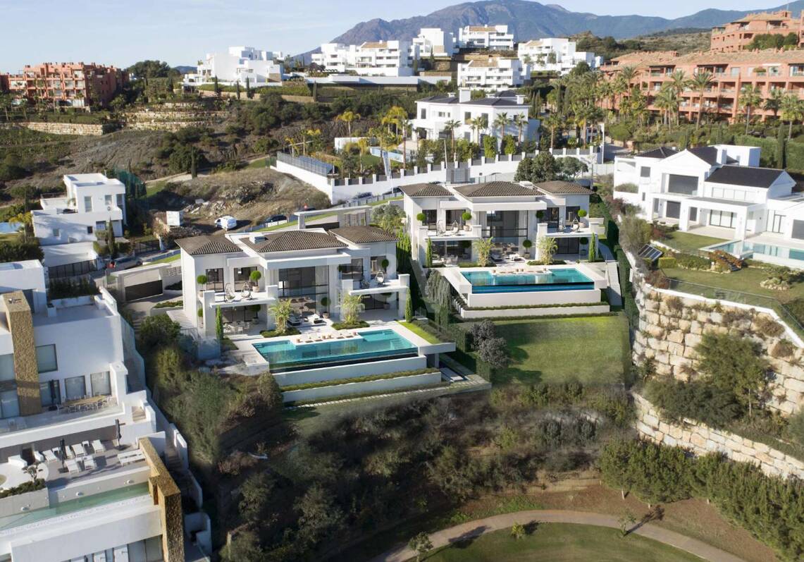 Front Line Golf Plot w Gated Community Los Flamingos Golf