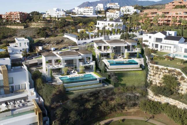 Front Line Golf Plot w Gated Community Los Flamingos Golf