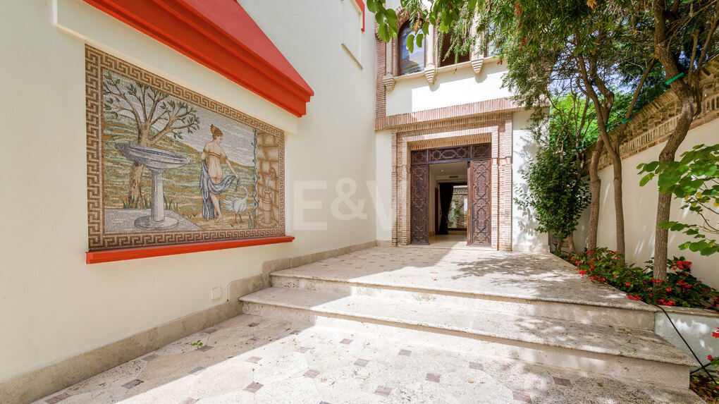 Charming Villa in the Prestigious Gated Community of Altos de Puente Romano