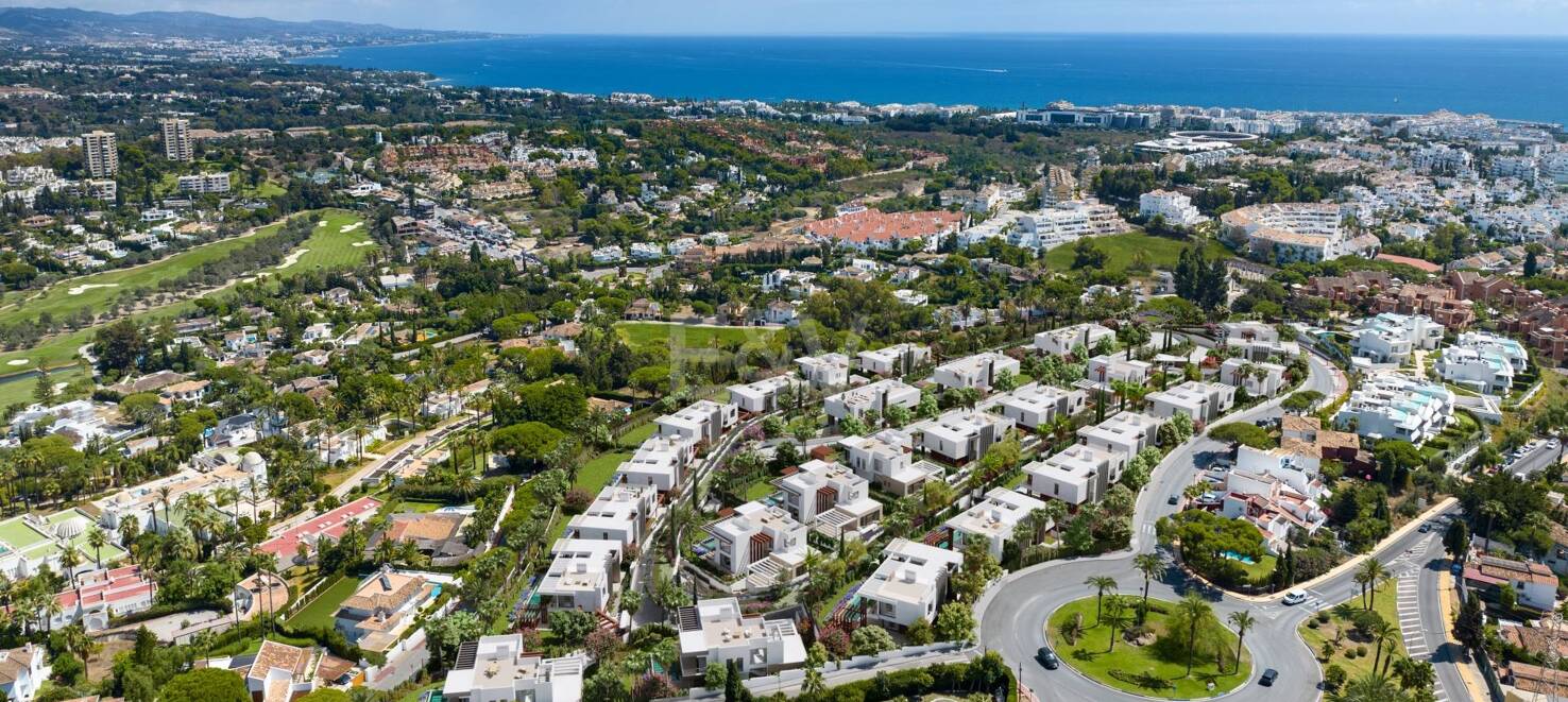 Lujosa nueva villa de 5 dormitorios en comunidad cerrada en Nueva Andalucía
