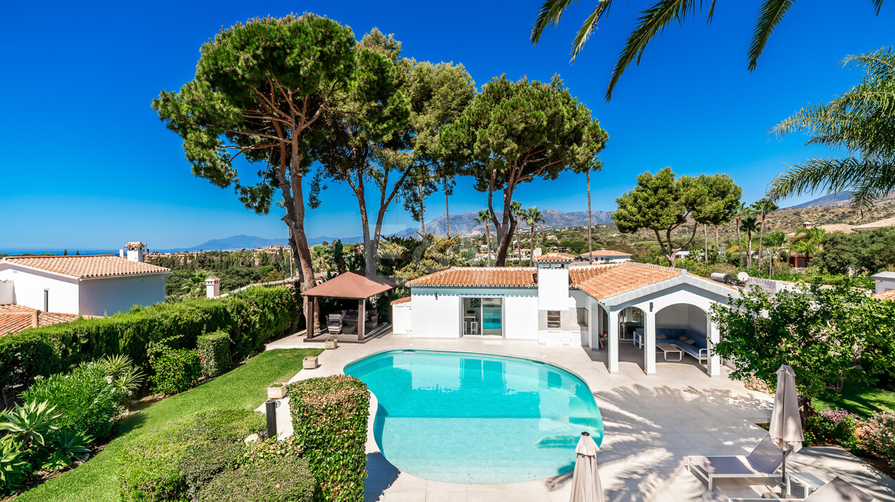 Modernisierte Luxusvilla in Elviria mit atemberaubendem Meerblick und absoluter Privatsphäre