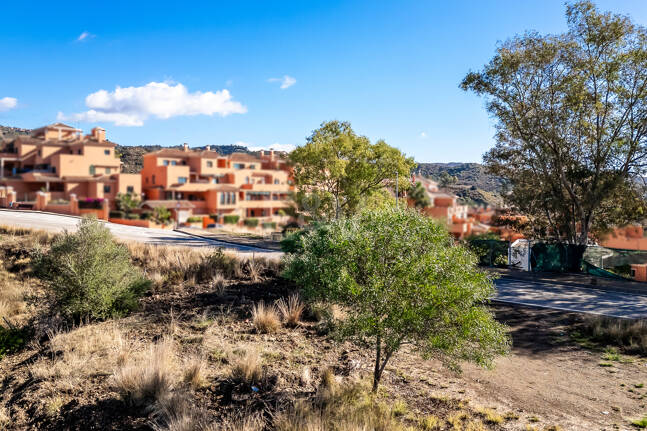 Plot med bygglicens och havsutsikt i Elviria