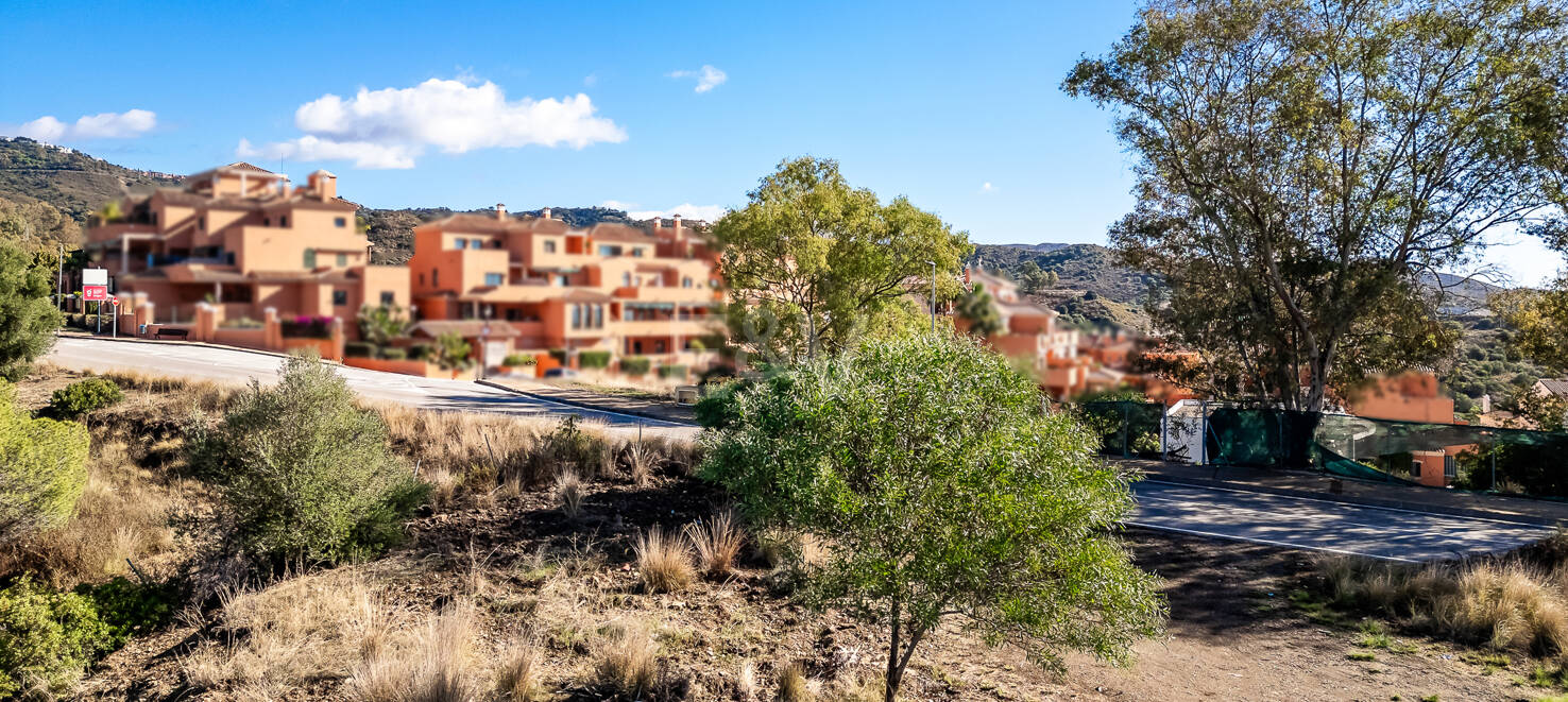 Plot with Building Licence and Sea Views in Elviria