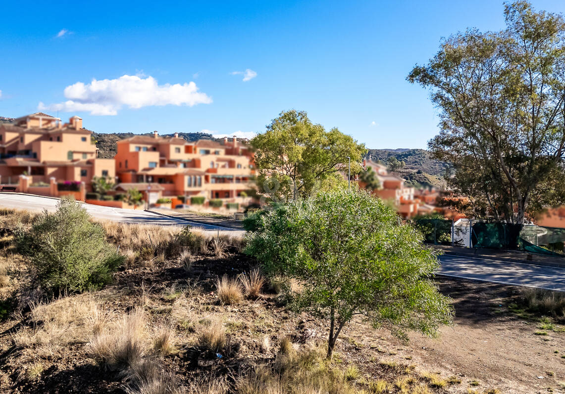 Baugrundstück mit Baugenehmigung und Meerblick in Elviria