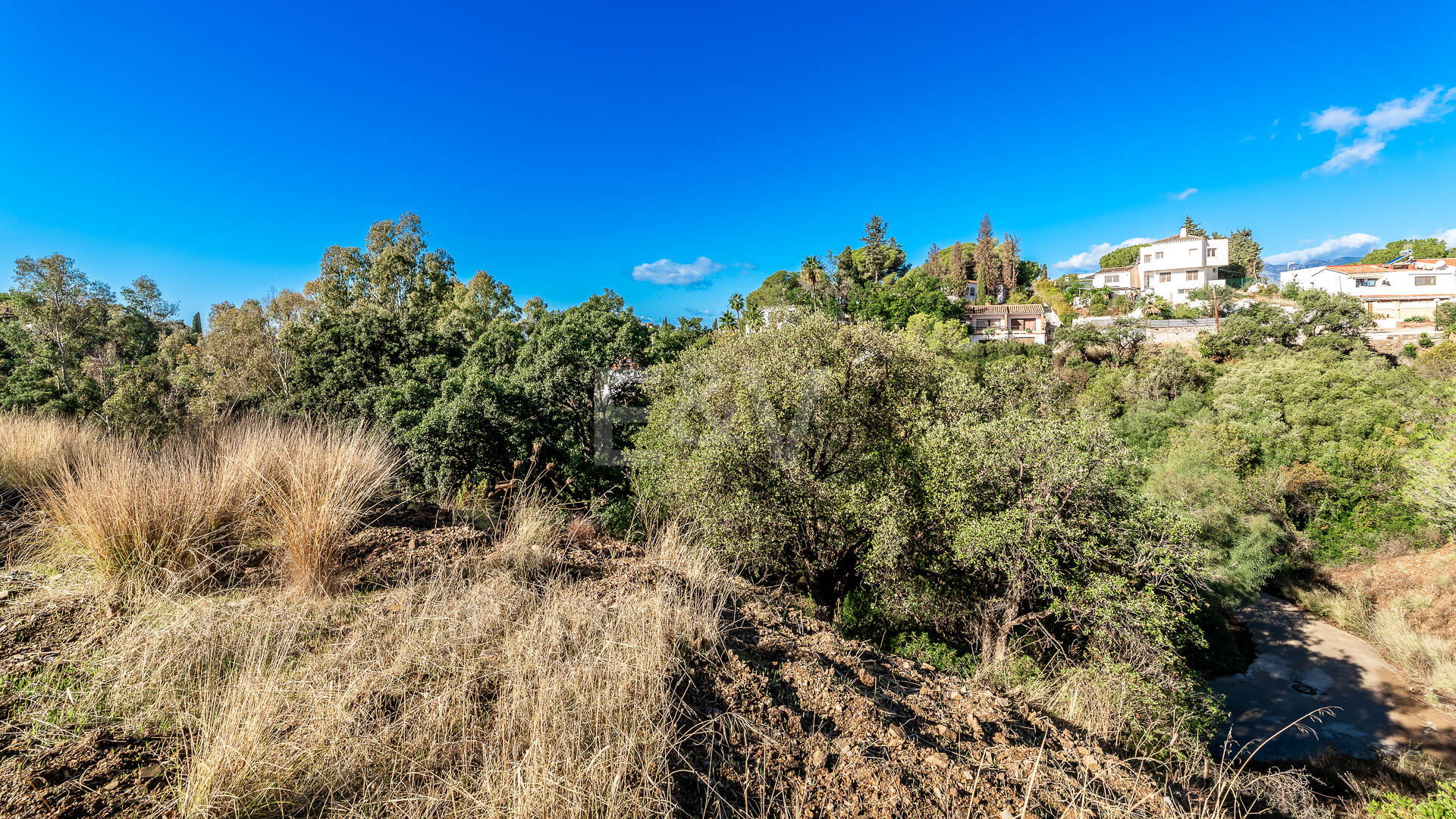 Plot with Building Licence and Sea Views in Elviria