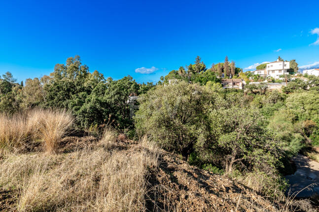 Plot med bygglicens och havsutsikt i Elviria