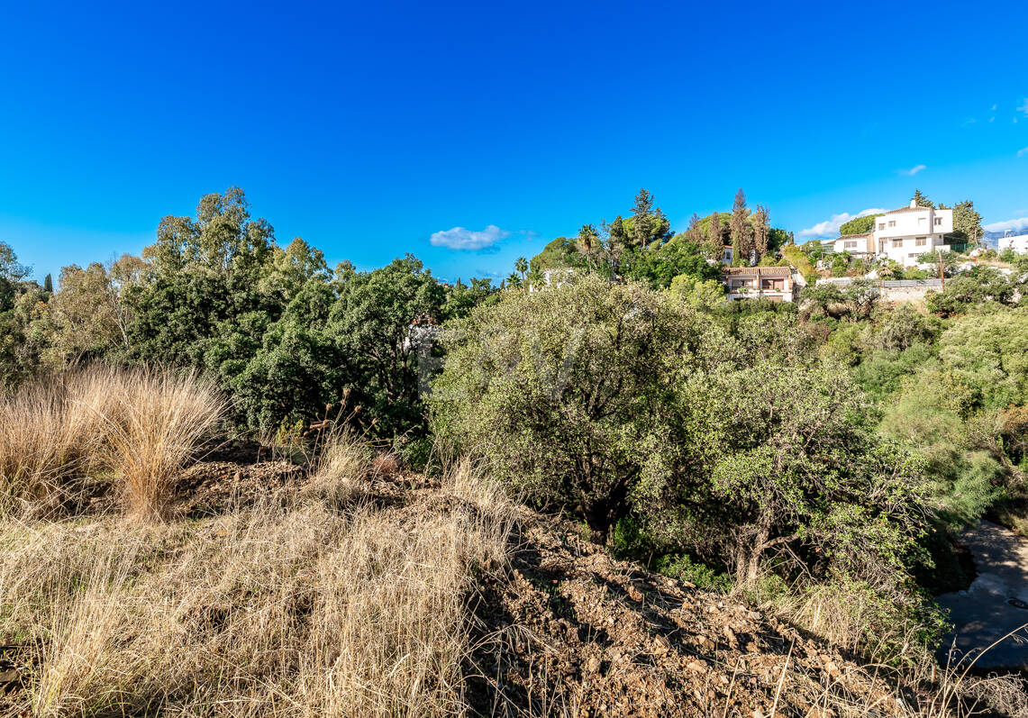 Baugrundstück mit Baugenehmigung und Meerblick in Elviria