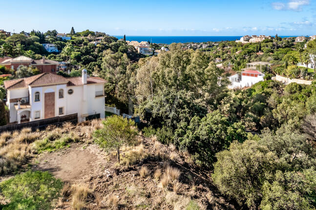 Plot med bygglicens och havsutsikt i Elviria