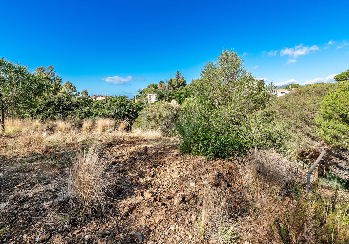Baugrundstück mit Baugenehmigung und Meerblick in Elviria