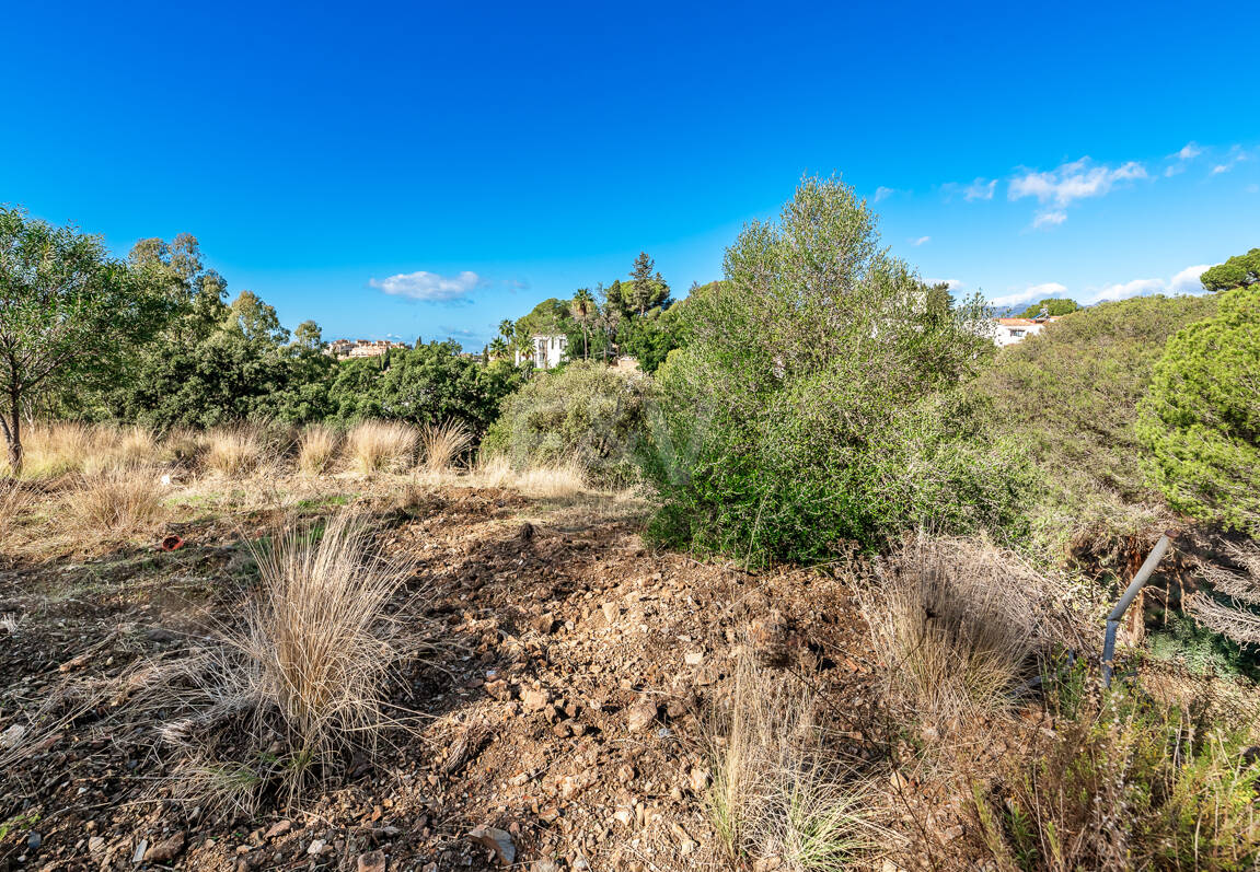 Plot med bygglicens och havsutsikt i Elviria