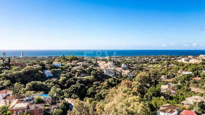 Baugrundstück mit Baugenehmigung und Meerblick in Elviria
