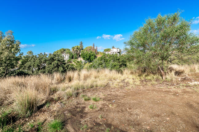 Plot med bygglicens och havsutsikt i Elviria