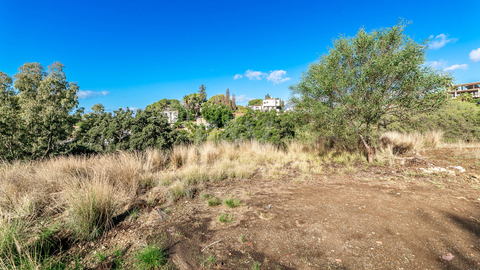 Plot with Building Licence and Sea Views in Elviria