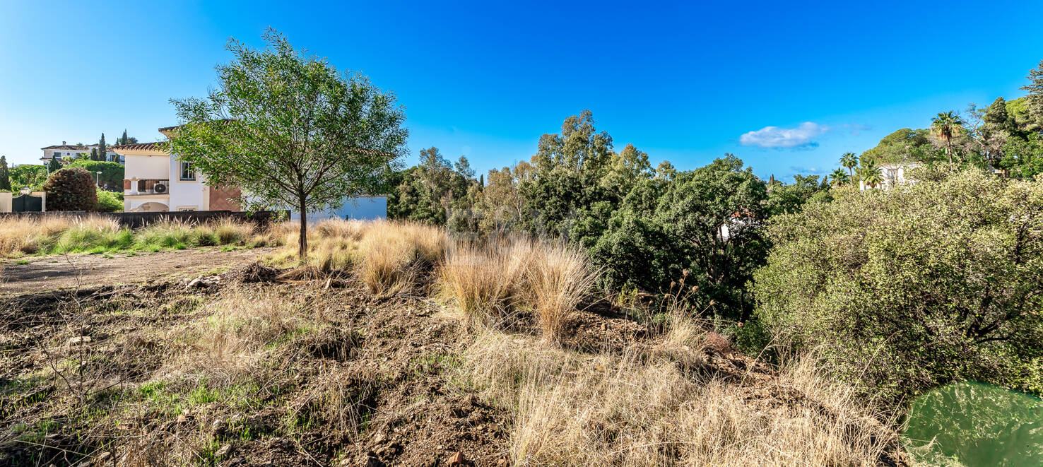 Plot with Building Licence and Sea Views in Elviria