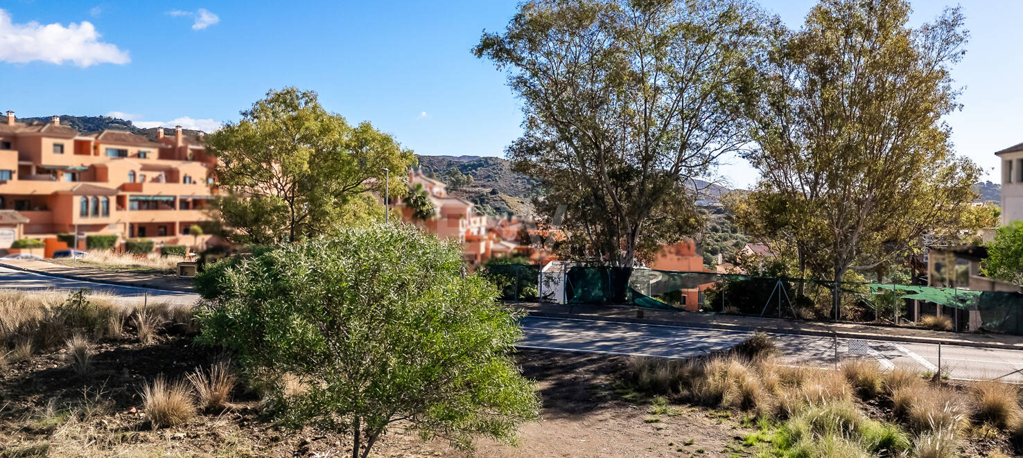 Plot with Building Licence and Sea Views in Elviria