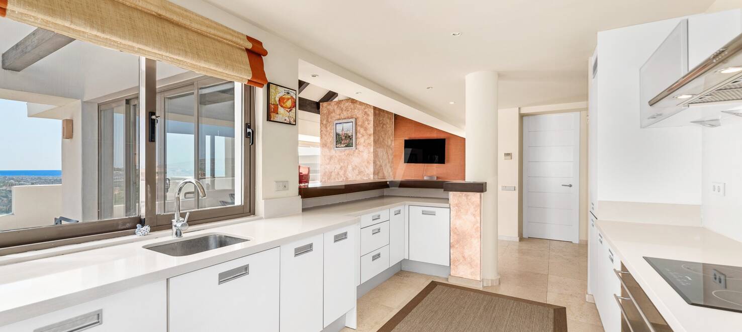 Spacious penthouse in Los Flamingos Golf with amazing panoramic sea views