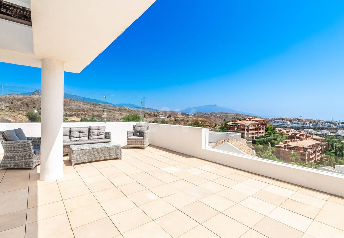 Geräumiges Penthouse im Los Flamingos Golf mit atemberaubendem Panoramablick auf das Meer