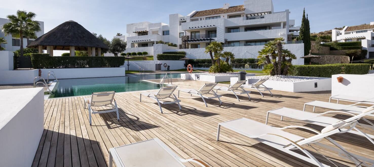 Spacious penthouse in Los Flamingos Golf with amazing panoramic sea views