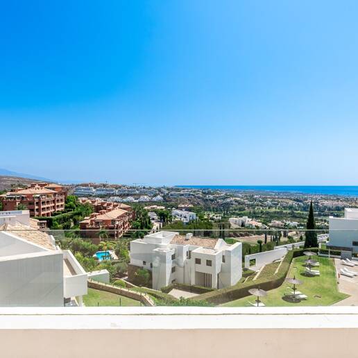 Spacious penthouse in Los Flamingos Golf with amazing panoramic sea views
