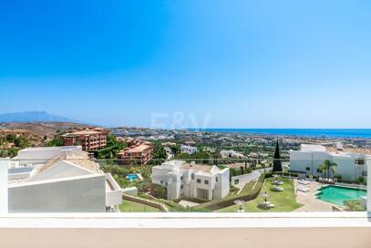 Geräumiges Penthouse im Los Flamingos Golf mit atemberaubendem Panoramablick auf das Meer