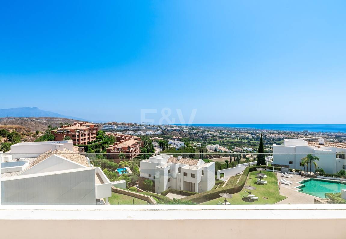 Geräumiges Penthouse im Los Flamingos Golf mit atemberaubendem Panoramablick auf das Meer
