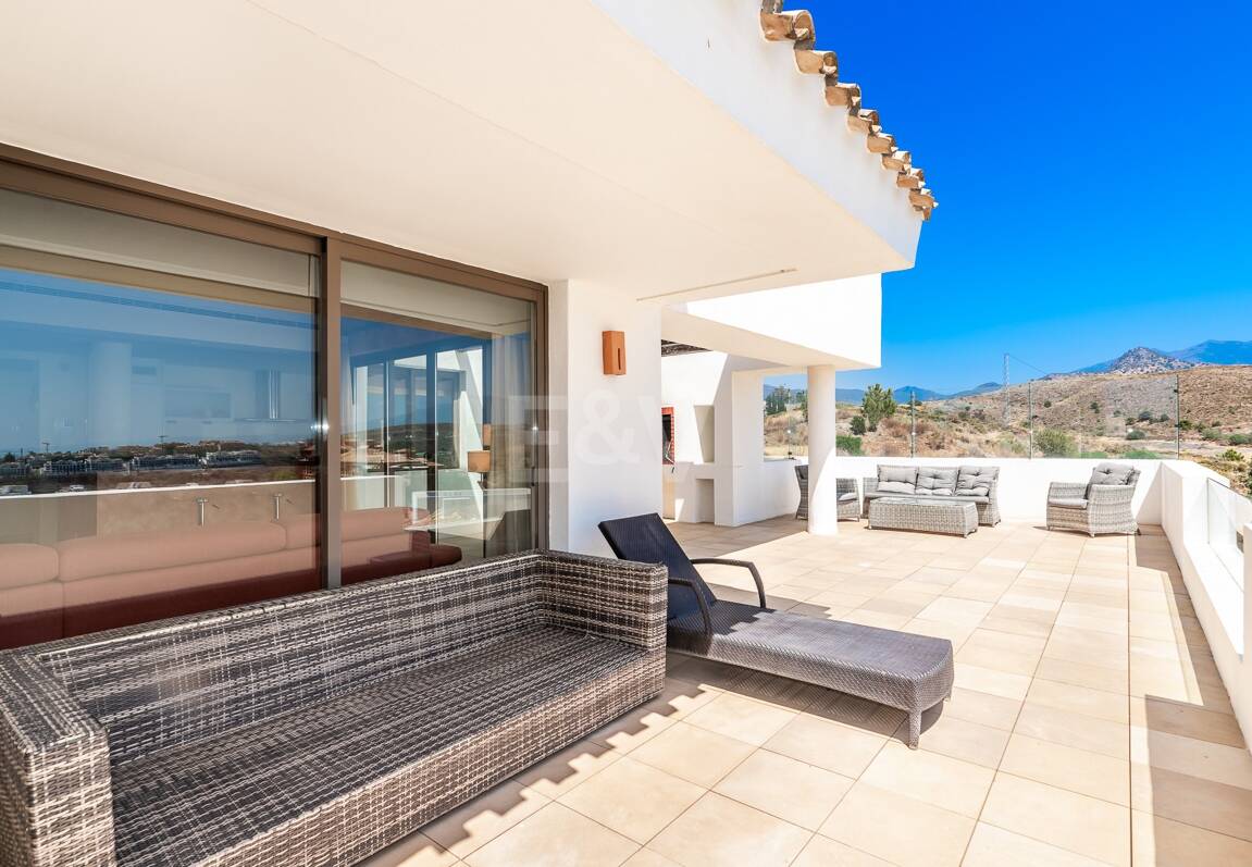 Geräumiges Penthouse im Los Flamingos Golf mit atemberaubendem Panoramablick auf das Meer