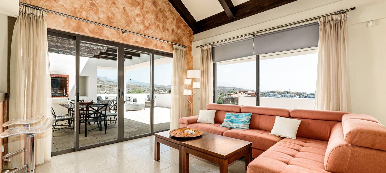 Spacious penthouse in Los Flamingos Golf with amazing panoramic sea views