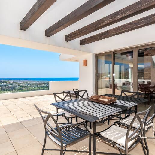 Spacious penthouse in Los Flamingos Golf with amazing panoramic sea views