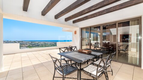 Spacious penthouse in Los Flamingos Golf with amazing panoramic sea views