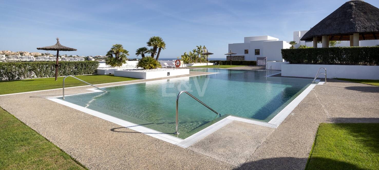 Spacious penthouse in Los Flamingos Golf with amazing panoramic sea views