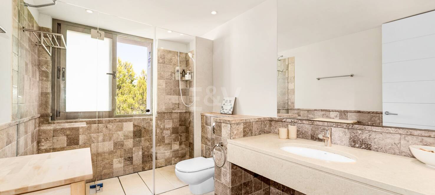 Spacious penthouse in Los Flamingos Golf with amazing panoramic sea views