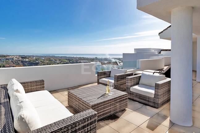 Geräumiges Penthouse im Los Flamingos Golf mit atemberaubendem Panoramablick auf das Meer