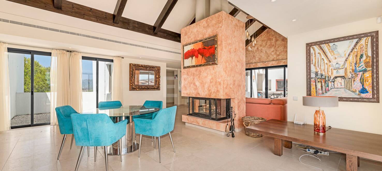 Spacious penthouse in Los Flamingos Golf with amazing panoramic sea views
