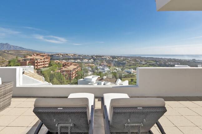 Geräumiges Penthouse im Los Flamingos Golf mit atemberaubendem Panoramablick auf das Meer