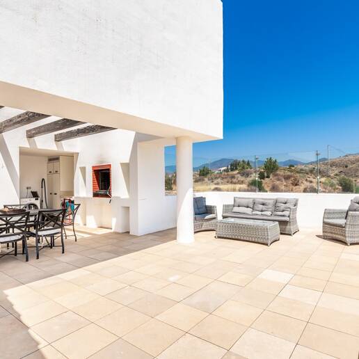 Spacious penthouse in Los Flamingos Golf with amazing panoramic sea views
