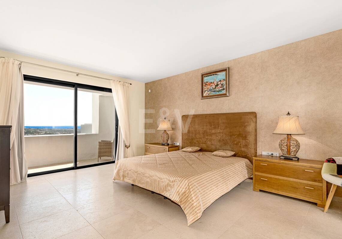 Geräumiges Penthouse im Los Flamingos Golf mit atemberaubendem Panoramablick auf das Meer