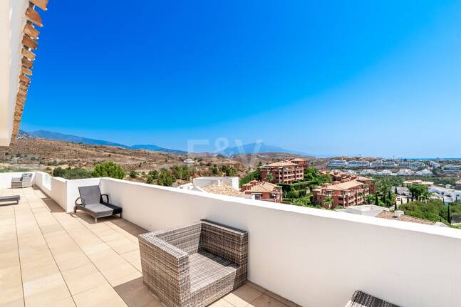 Geräumiges Penthouse im Los Flamingos Golf mit atemberaubendem Panoramablick auf das Meer