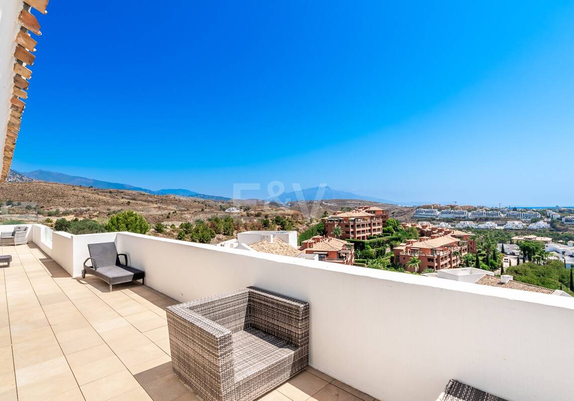 Geräumiges Penthouse im Los Flamingos Golf mit atemberaubendem Panoramablick auf das Meer