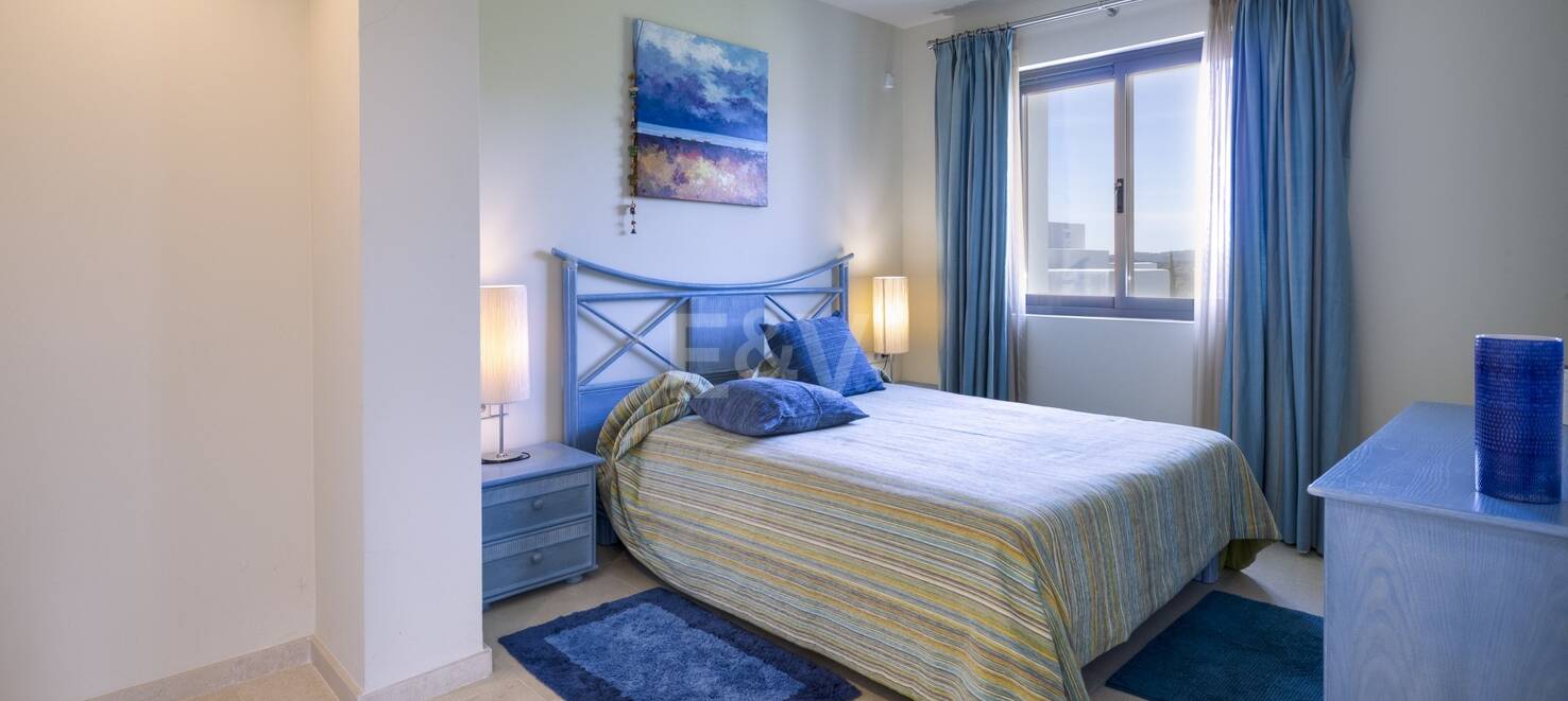 Spacious penthouse in Los Flamingos Golf with amazing panoramic sea views