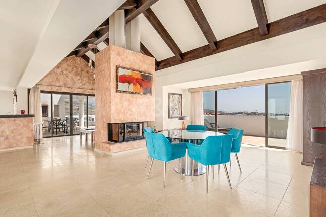 Geräumiges Penthouse im Los Flamingos Golf mit atemberaubendem Panoramablick auf das Meer