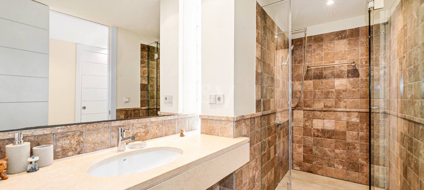 Spacious penthouse in Los Flamingos Golf with amazing panoramic sea views