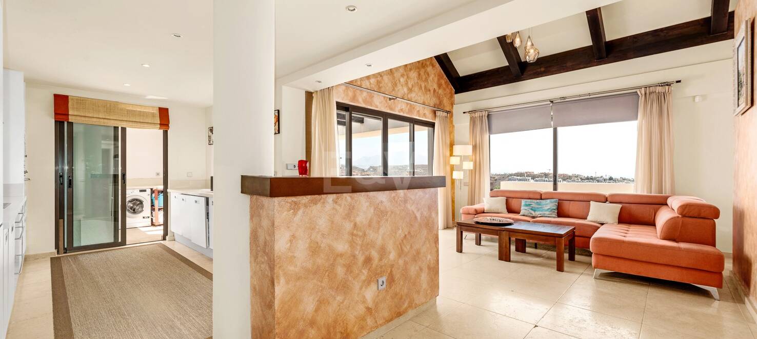 Spacious penthouse in Los Flamingos Golf with amazing panoramic sea views